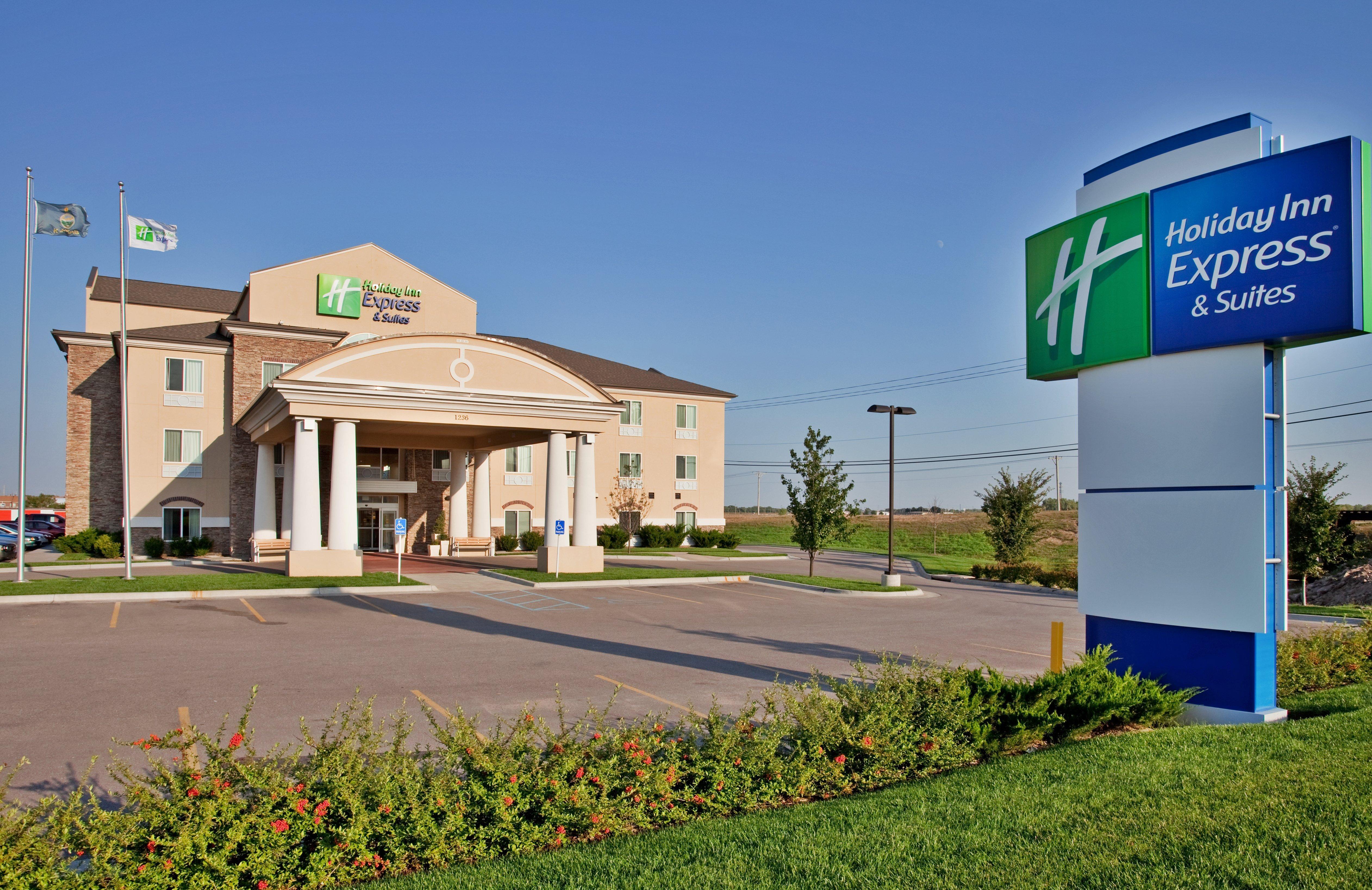 Holiday Inn Express Hotel & Suites Wichita Airport, An Ihg Hotel Exteriér fotografie
